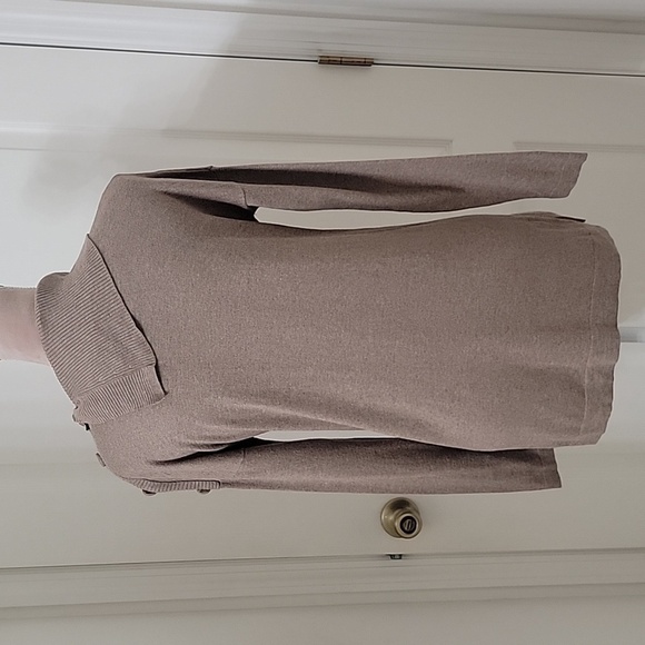 Leo & Nicole Size S Taupe Cowl Neck with Button Accent Pullover Sweater, GUC - Picture 5 of 12